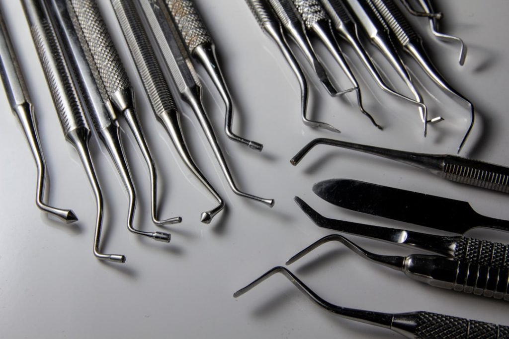 a-bunch-of-surgical-tools-laying-on-a-table-6e-3v5nzxmw