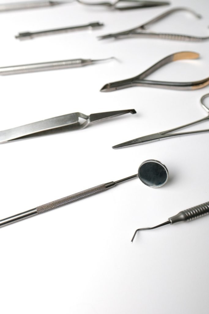 a-group-of-surgical-instruments-sitting-on-top-of-a-table-b7qpnxorpwa